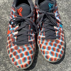 Basketball shoes, Nike.